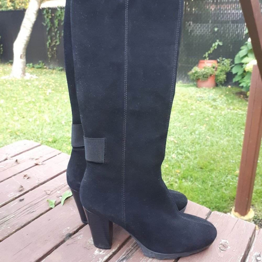 Valdini suede boots